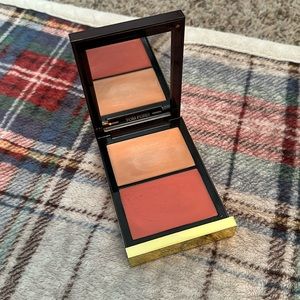 Tom Ford shade and illuminate cheeks in 01 Scintillate